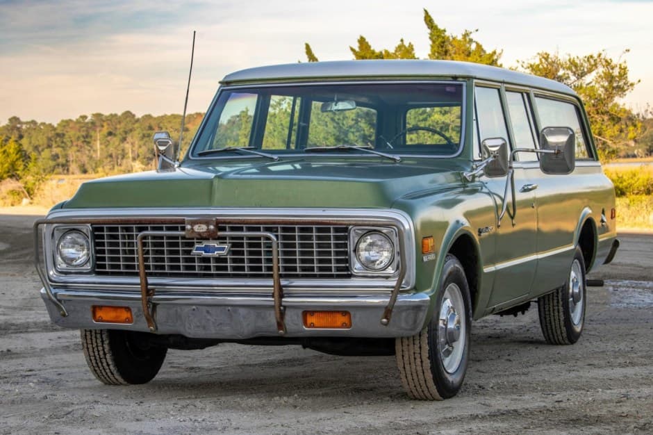 1971 Chevrolet Suburban (1967-1972) sold for $15,100