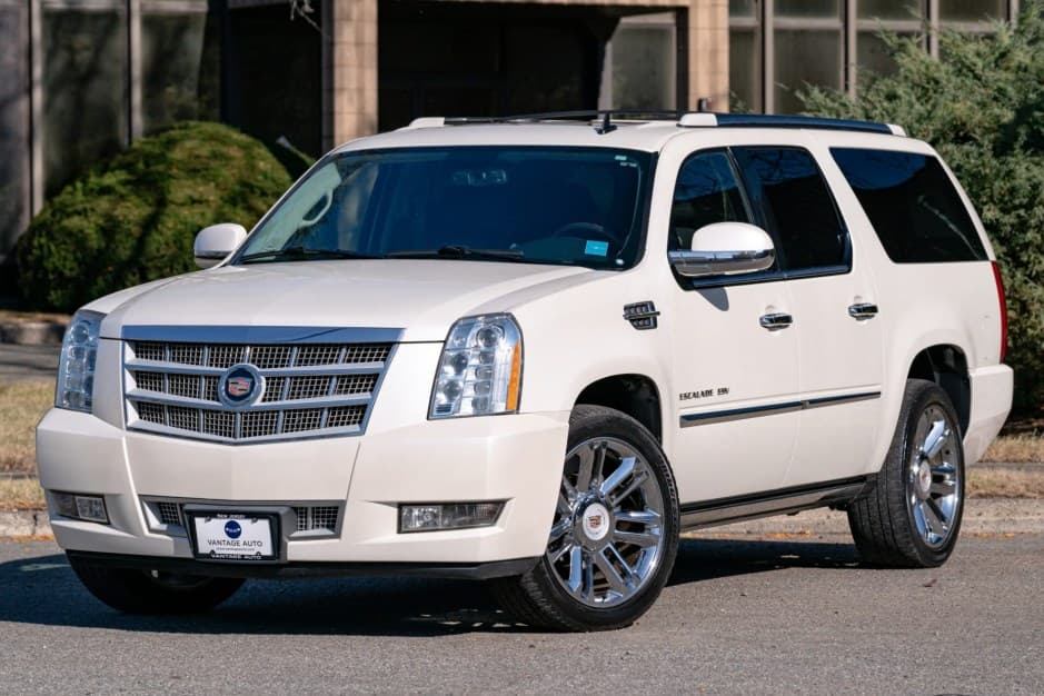 2014 Cadillac Escalade & EXT GMT900 (2007-2014) sold for $23,000