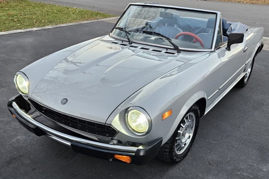 1981 Fiat 124 Spider (1966-1985) sold for $9,800