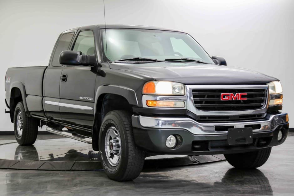 2004 GMC Sierra HD (GMT800 2000-2007) sold for $17,000