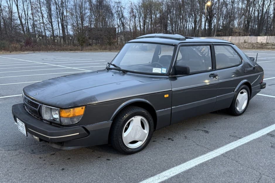 1986 Saab 900 sold for $6,100