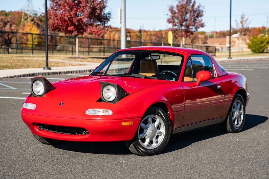 1993 Mazda NA MX-5 Miata sold for $11,900