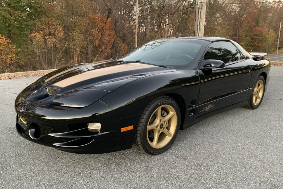 2001 Pontiac Firebird (1993-2002) sold for $25,999