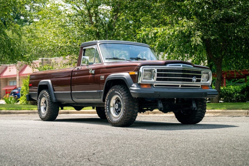 1982 Jeep Pickup sold for $16,750