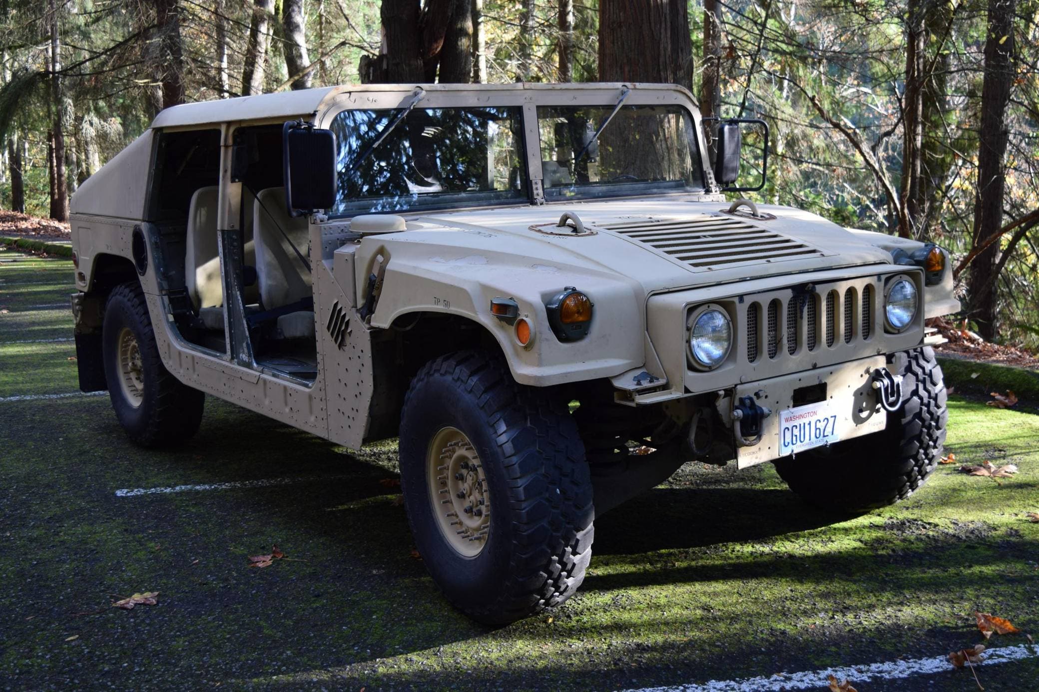 2007 AM General Hummer sold for $13,900