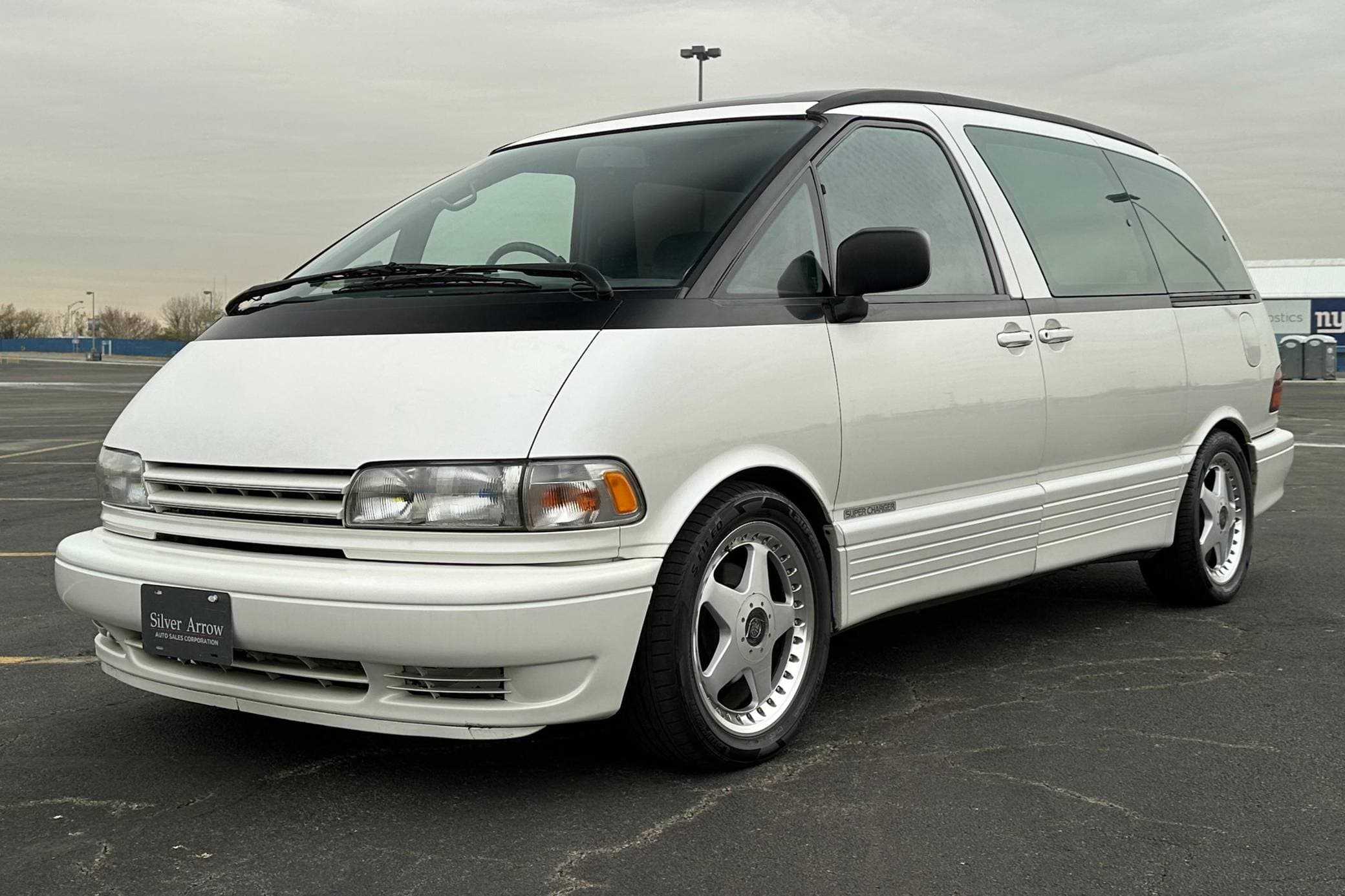 1997 Toyota Estima sold for $7,600