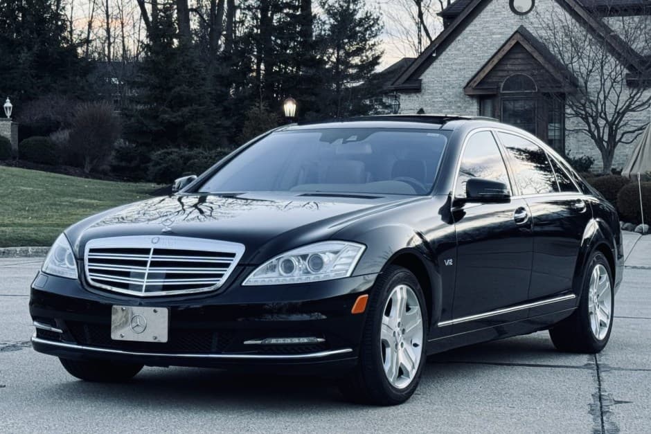 2012 Mercedes-Benz W221 S-Class sold for $25,000