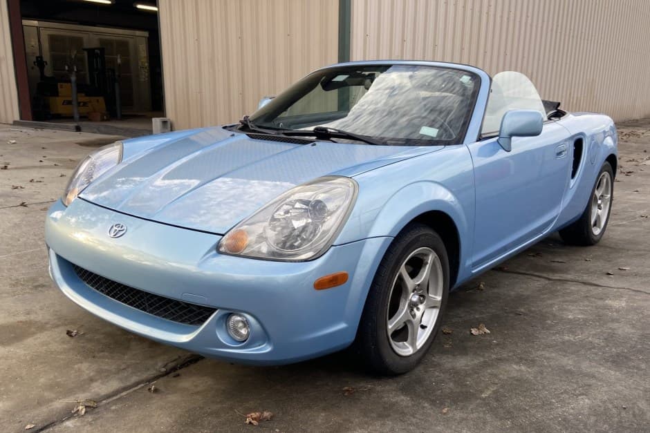 2003 Toyota W30 MR2 sold for $7,250