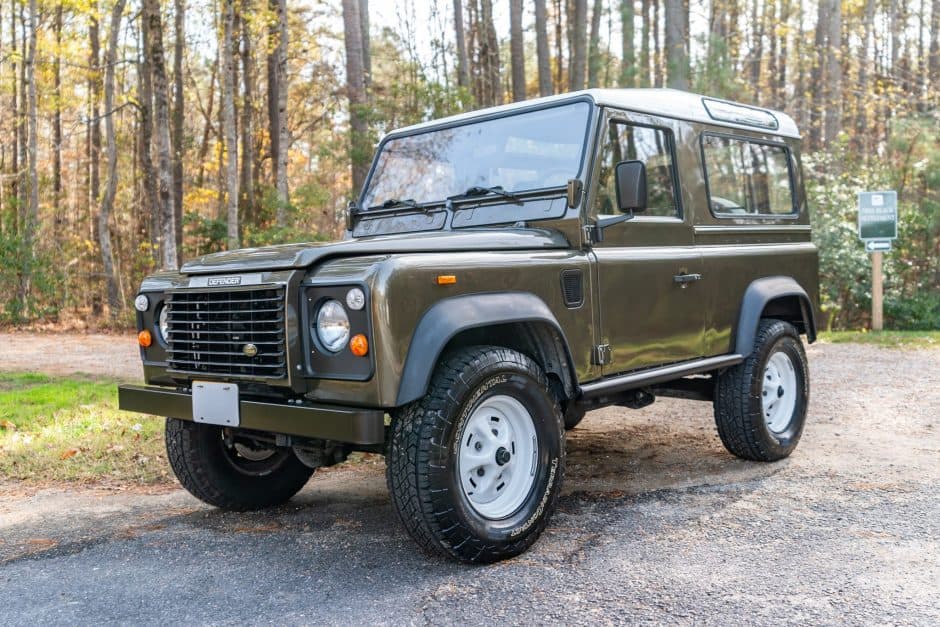 1992 Land Rover 90 / Defender 90 (Euro Spec) sold for $34,750