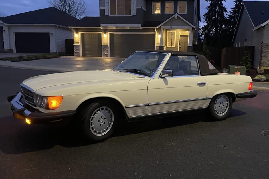 1985 Mercedes-Benz R107 SL sold for $8,900