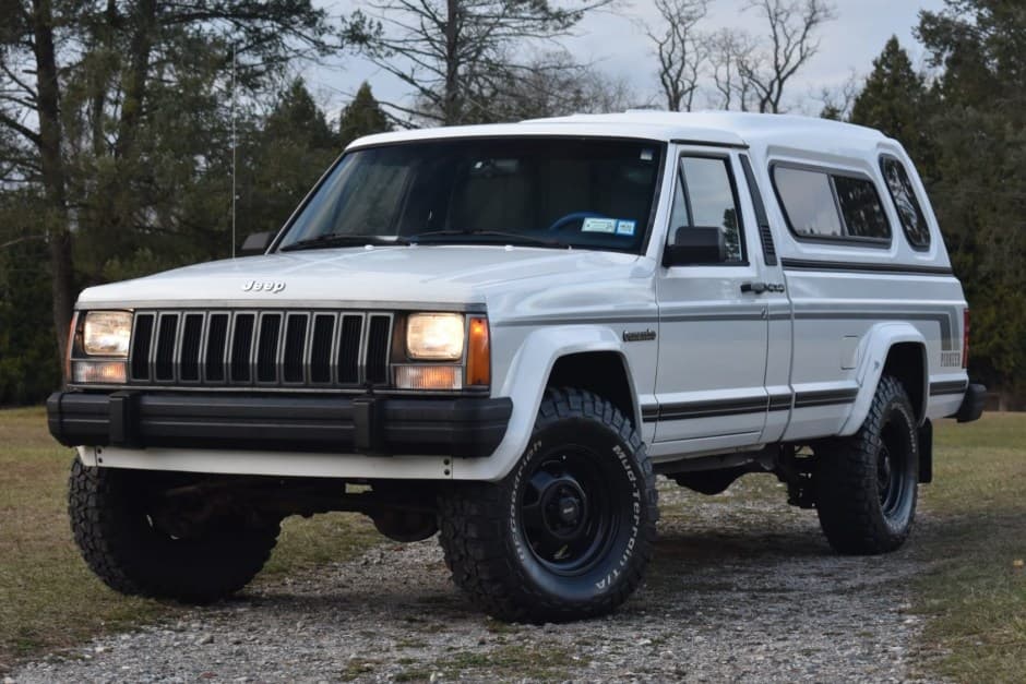 1989 Jeep Pickup sold for $16,500