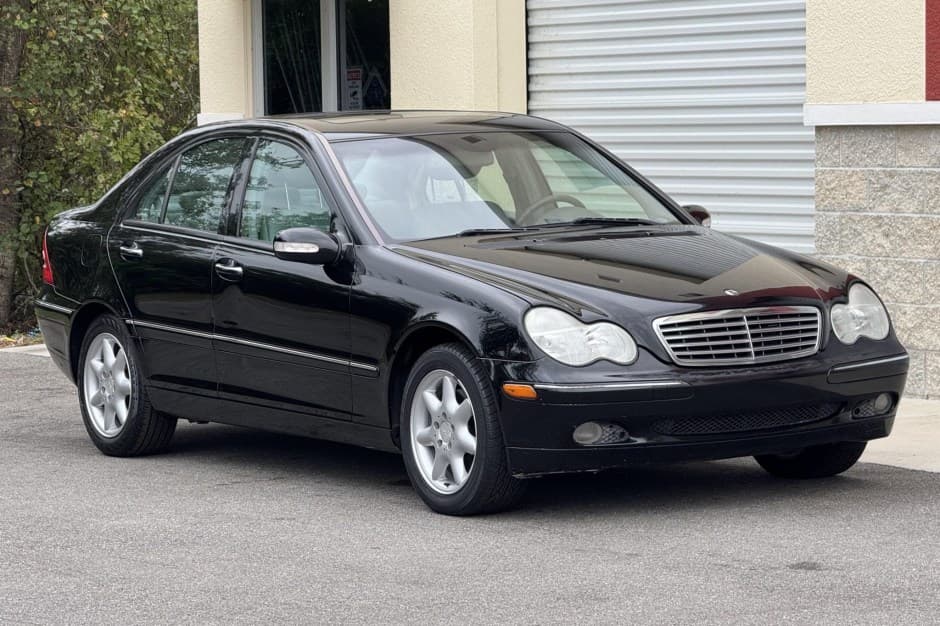 2004 Mercedes-Benz W203 C-Class sold for $3,400