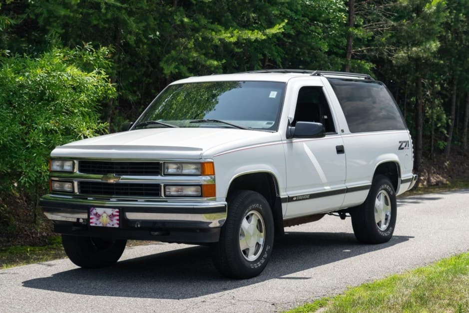 1999 Chevrolet Tahoe GMT400 sold for $17,100
