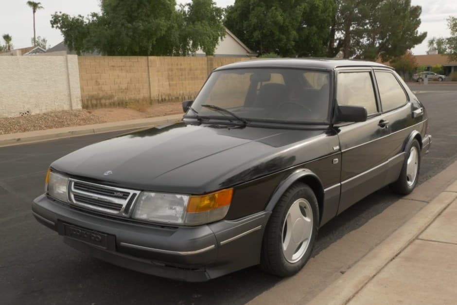 1989 Saab 900 sold for $9,900