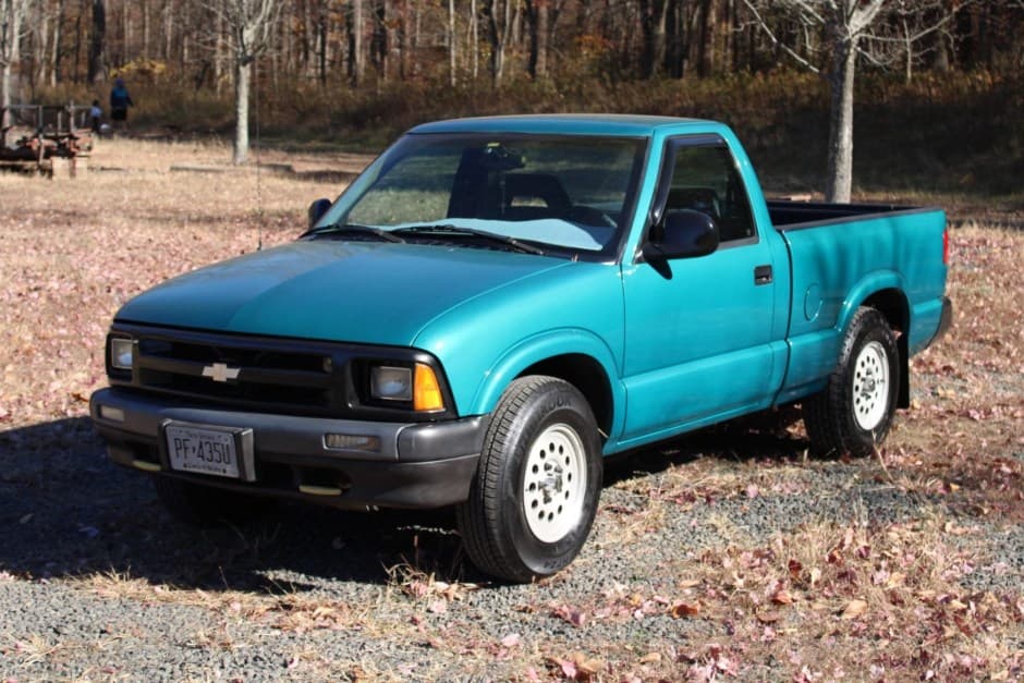 1995 Chevrolet S-10 (1994-2004) sold for $7,500