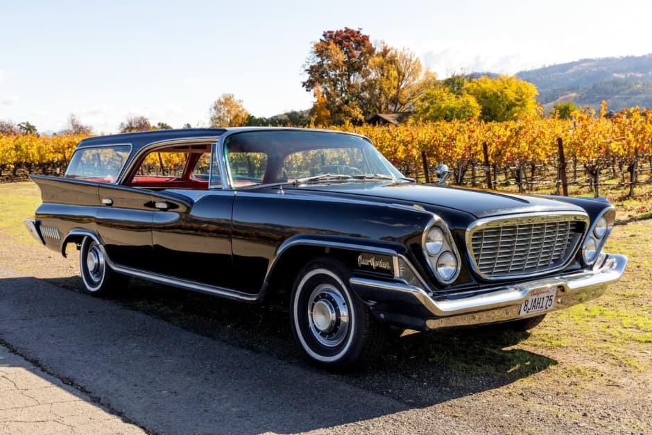 1961 Chrysler New Yorker sold for $33,000