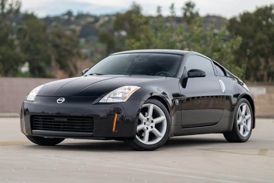 2003 Nissan 350Z sold for $9,900