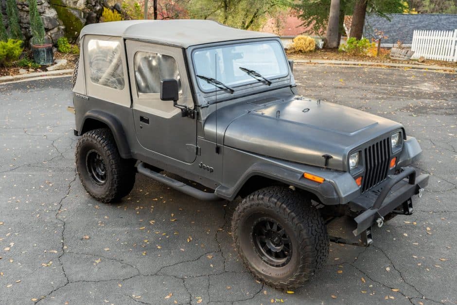 1990 Jeep Wrangler YJ (1987-1995) sold for $8,100