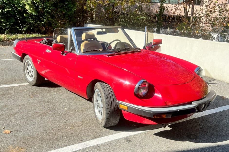 1989 Alfa Romeo 105/115 Spider Series 3 sold for $5,300