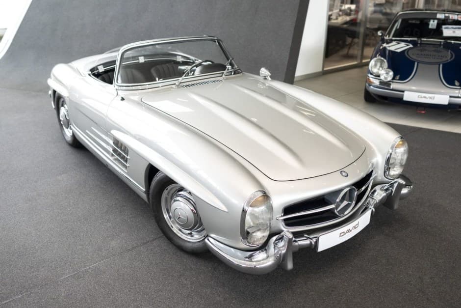 1958 Mercedes-Benz 300SL Gullwing & Roadster sold for $880,000