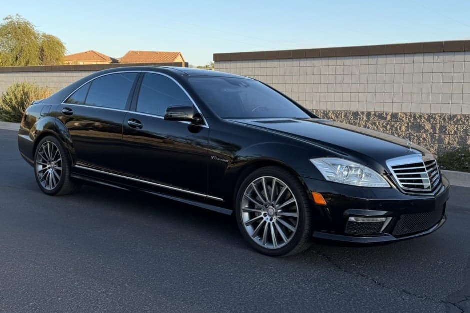 2012 Mercedes-Benz W221 S-Class sold for $27,000