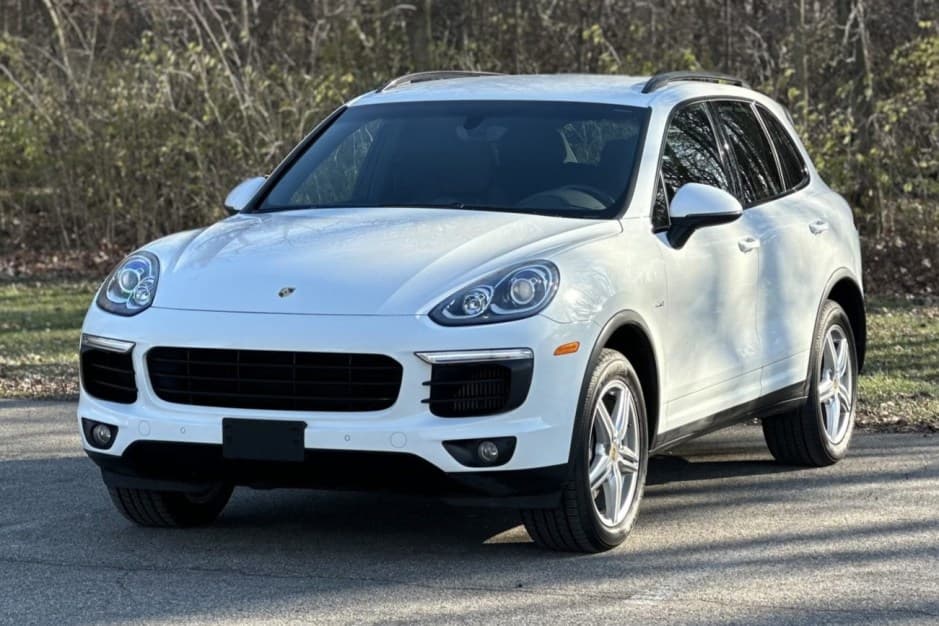 2015 Porsche 958 Cayenne (2011-2018) sold for $40,750
