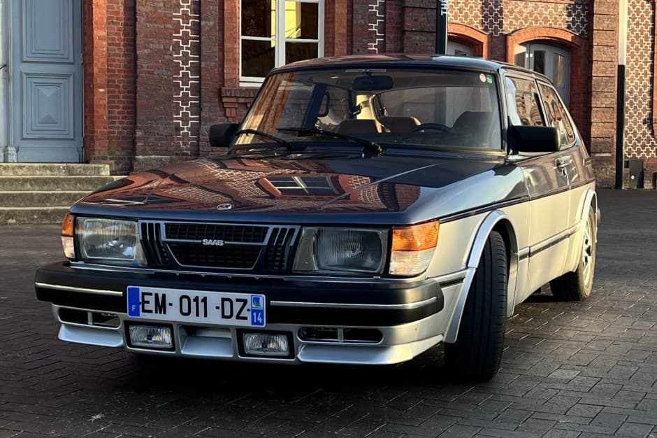 1985 Saab 900 sold for $8,300