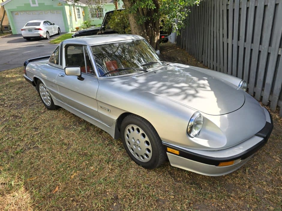 1987 Alfa Romeo 105/115 Spider Series 3 sold for $13,000