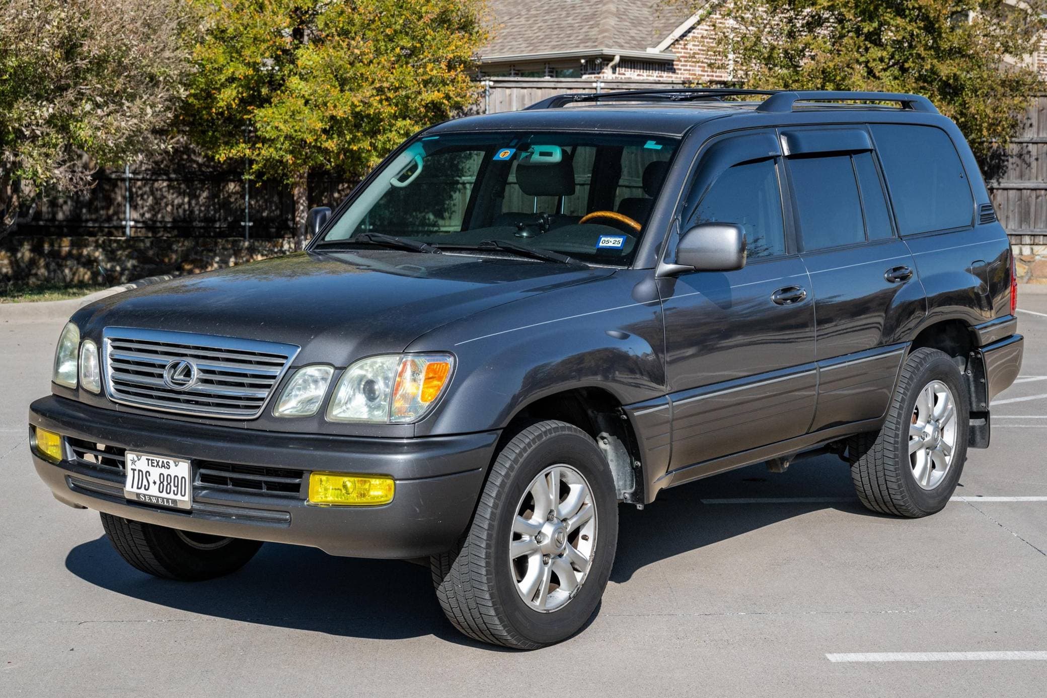 2004 Lexus LX sold for $11,100