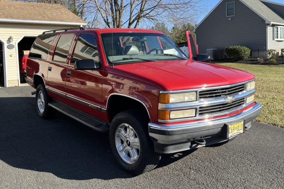 1999 Chevrolet Suburban (GMT400 1992-1999) sold for $6,850