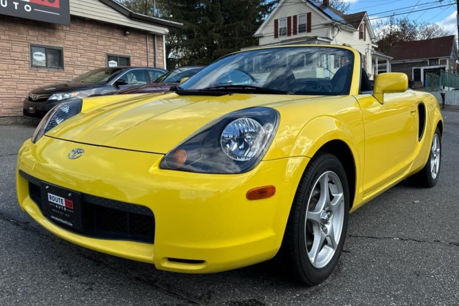 2001 Toyota W30 MR2 sold for $13,750