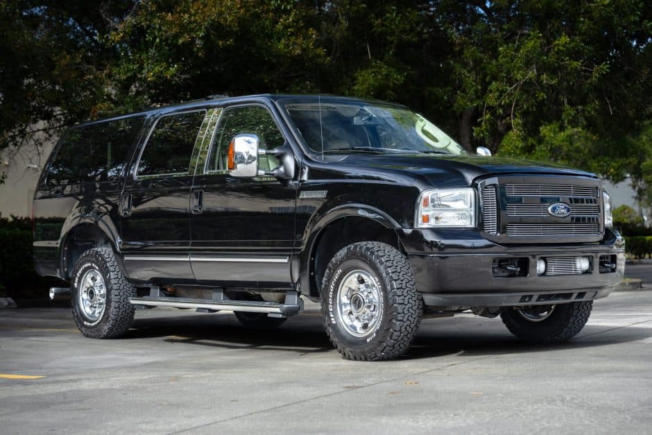 2005 Ford Excursion sold for $29,000