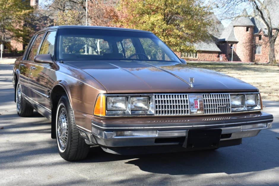 1985 Oldsmobile 98 sold for $6,100