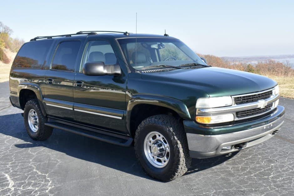 2003 Chevrolet Suburban (GMT800 2000-2006) sold for $16,000