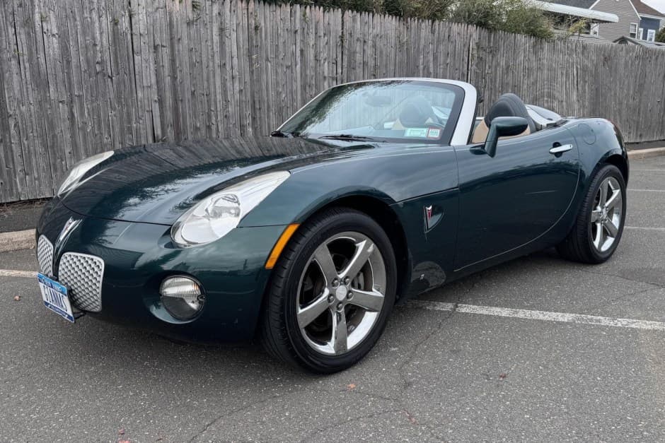 2006 Pontiac Solstice sold for $9,250