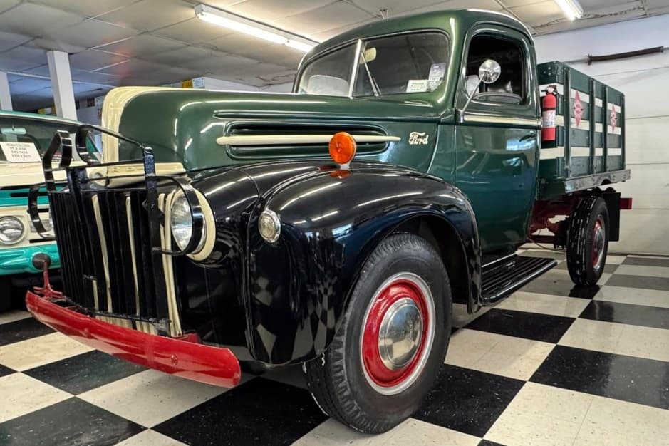 1946 Ford Pickup 1940-1947 sold for $11,750