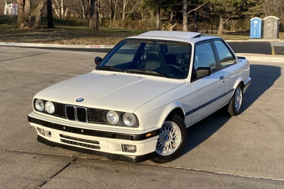 1989 BMW E30 3-Series Coupe sold for $15,200
