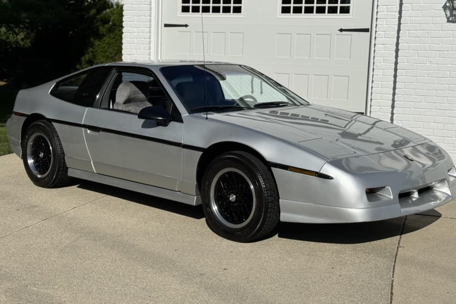 1988 Pontiac Fiero sold for $17,750