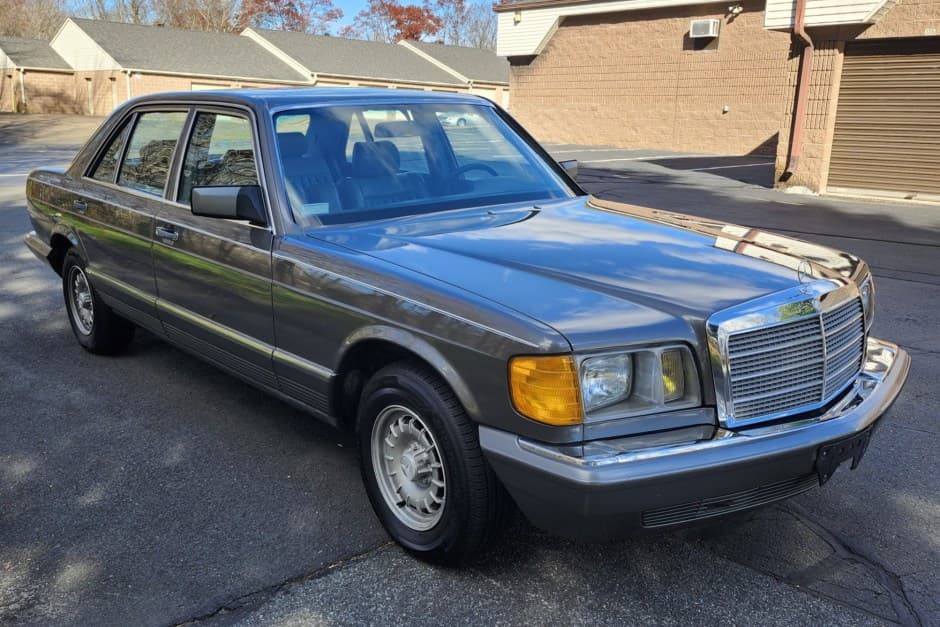1985 Mercedes-Benz W126 S-Class sold for $9,600