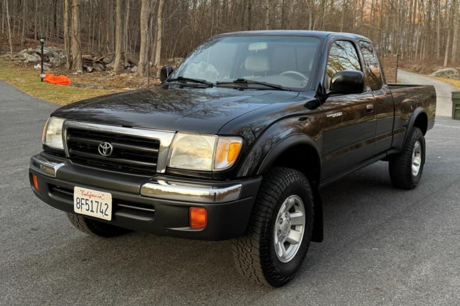 2000 Toyota Tacoma (N1X0 1995-2005) sold for $26,250