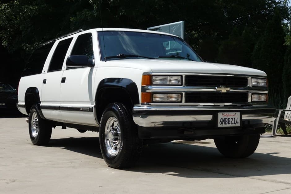 1995 Chevrolet Suburban (GMT400 1992-1999) sold for $7,500