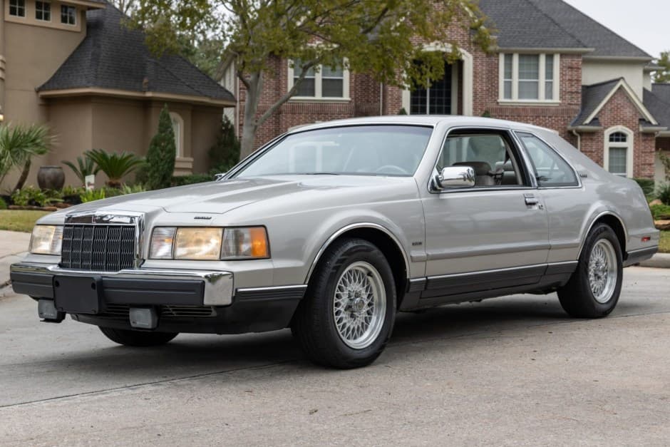 1991 Lincoln Continental Mark VII & Mark VII sold for $9,500