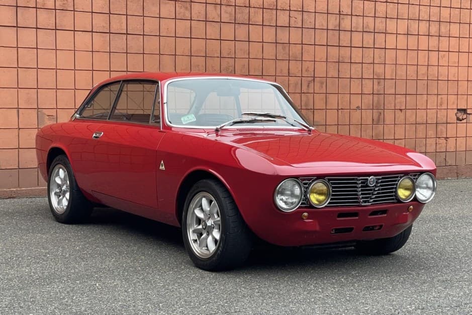 1974 Alfa Romeo 105/115 Series Coupe sold for $40,250