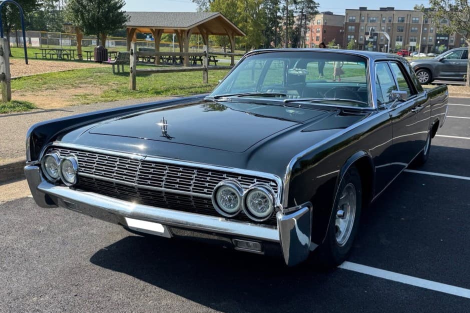 1962 Lincoln Continental (1961-1969) sold for $23,350