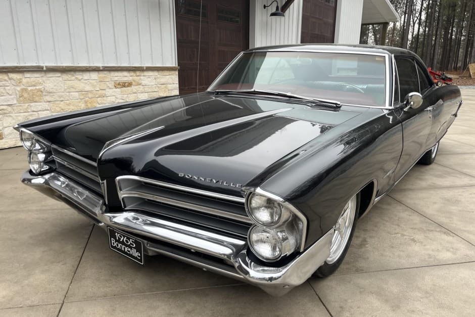 1965 Pontiac Bonneville sold for $15,000