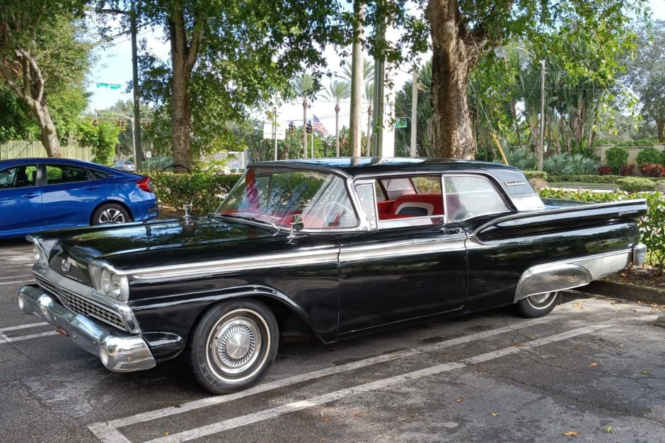 1959 Ford Galaxie sold for $8,100