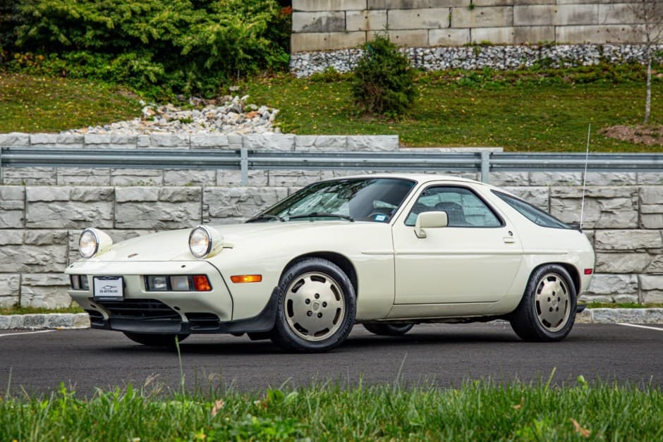 1984 Porsche 928 sold for $16,178