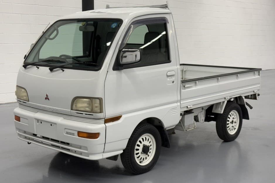 1998 Mitsubishi Minicab sold for $7,850