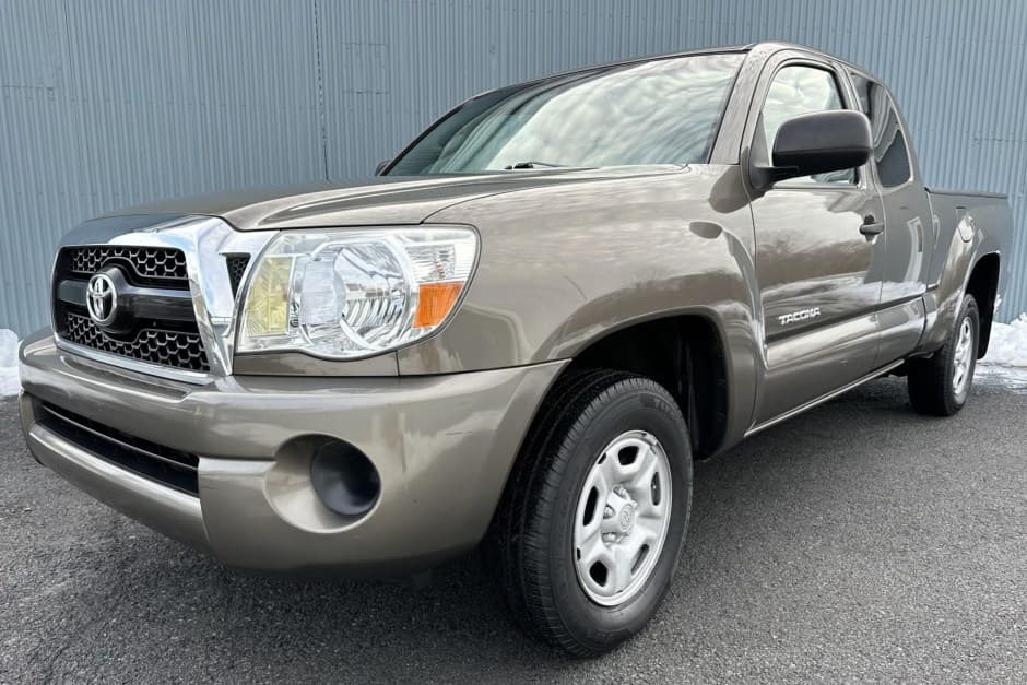 2011 Toyota Tacoma (N2X0 2005-2015) sold for $17,000