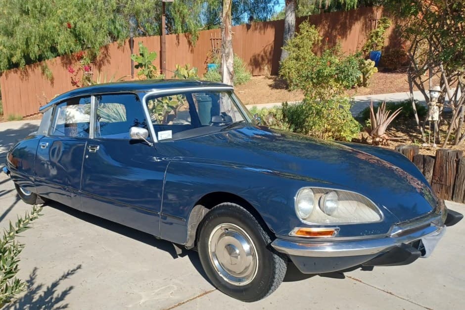 1974 Citroen DS sold for $20,800